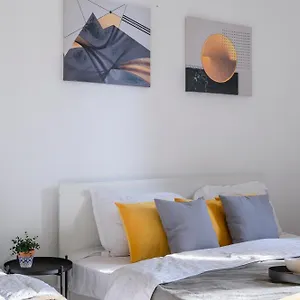 на большую семью на 10-12 спальных мест 59 Apartment Almaty